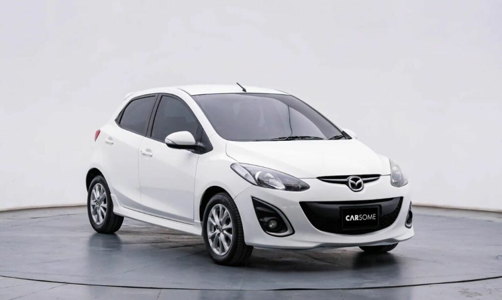 รถคันแรก Mazda 2 1.3 อยากซื้อรถยนต์คันแรก ออกรถคันแรก เตรียมตัวอย่างไร จะซื้อรถคันแรก อยากซื้อรถคันแรก อยากมีรถคันแรก จะ เลือกซื้อรถคันแรก อย่างไร ตัว เลือกรถคันแรก มาสด้า 2